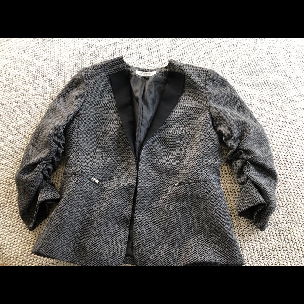 Tahari black and grey blazer size 6p